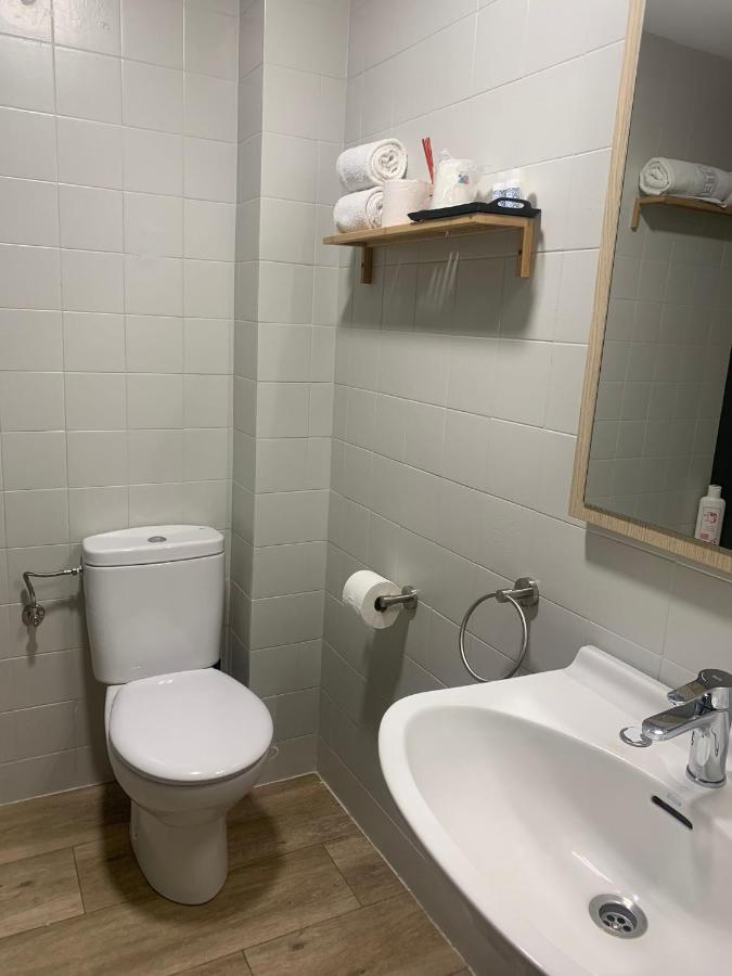 Hospedium Hostal Torras Sant Hilari Sacalm Exterior foto
